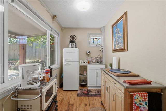 182 W Van Buren, Eureka Springs, AR 72632