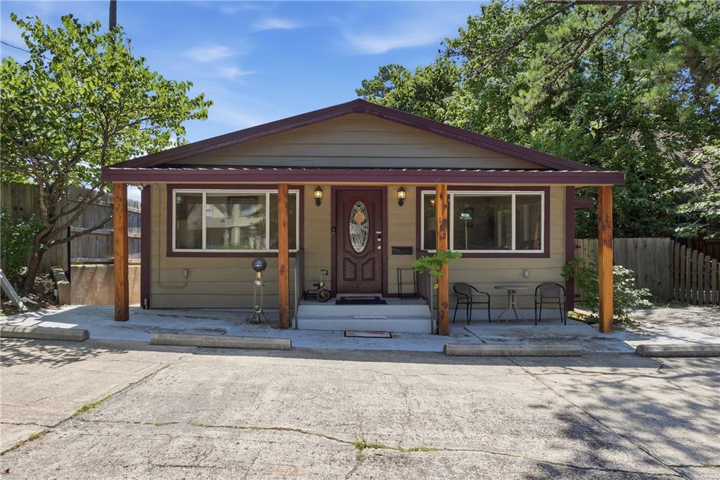 182 W Van Buren, Eureka Springs, AR 72632
