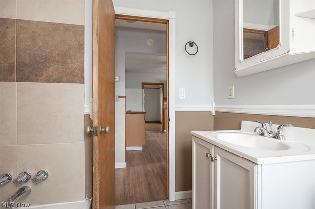2831 North Avenue, Parma, OH 44134