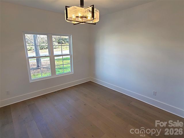 405 19th Avenue Circle NW, Hickory, NC 28601
