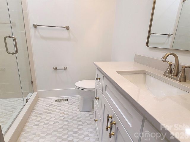 405 19th Avenue Circle NW, Hickory, NC 28601