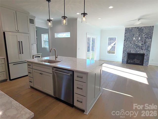405 19th Avenue Circle NW, Hickory, NC 28601