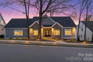 405 19th Avenue Circle NW, Hickory, NC 28601