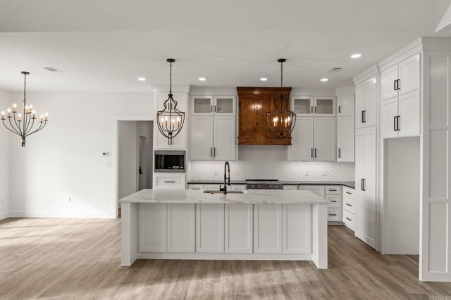 130 Emerald Lane, Greers Ferry, AR 72067