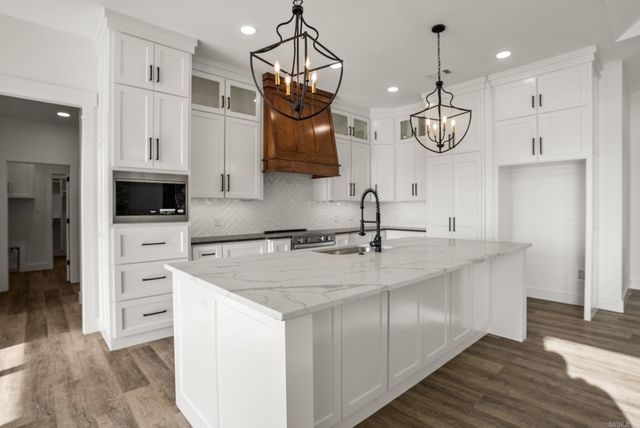 130 Emerald Lane, Greers Ferry, AR 72067