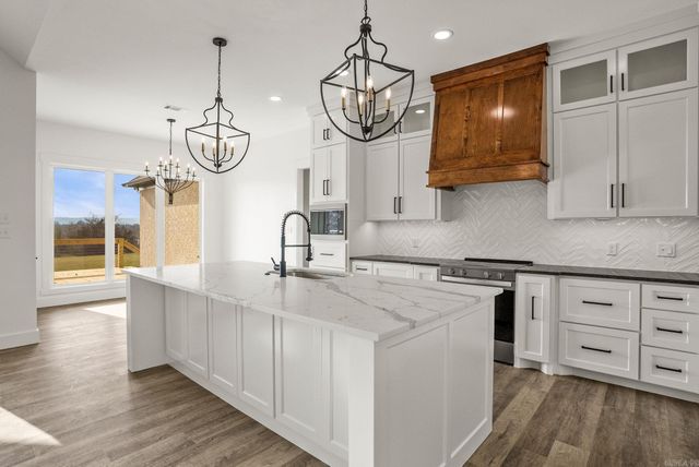 130 Emerald Lane, Greers Ferry, AR 72067