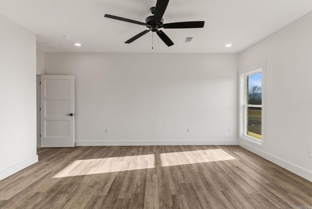 130 Emerald Lane, Greers Ferry, AR 72067