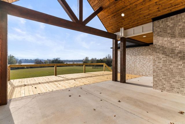 130 Emerald Lane, Greers Ferry, AR 72067