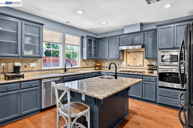 2774 Rivers Bend Cir, Livermore, CA 94550