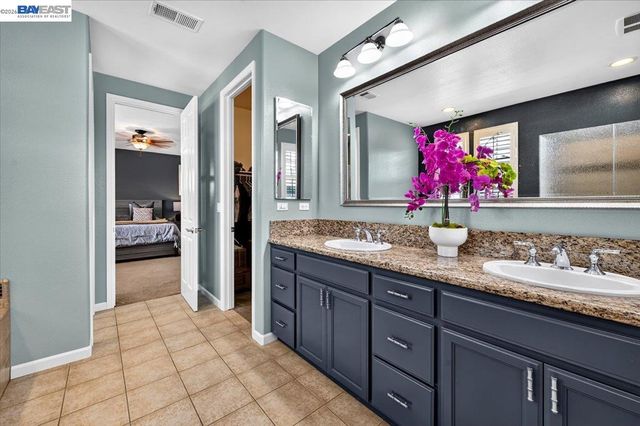 2774 Rivers Bend Cir, Livermore, CA 94550