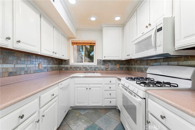 9952 Sepulveda 5, San Fernando, CA 91345