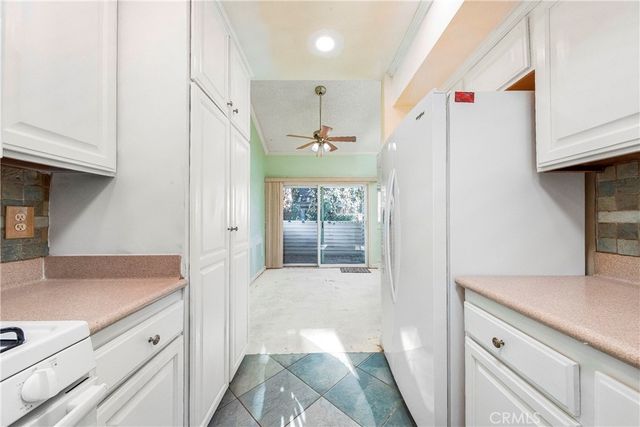 9952 Sepulveda 5, San Fernando, CA 91345