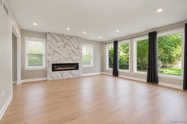 25974 Powers Avenue, Dearborn Heights, MI 48125