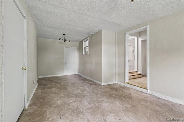 25974 Powers Avenue, Dearborn Heights, MI 48125