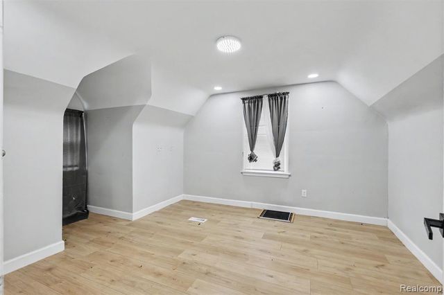25974 Powers Avenue, Dearborn Heights, MI 48125