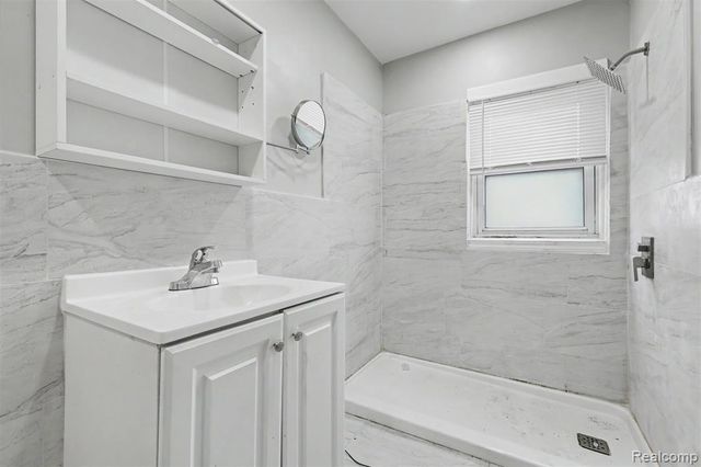 25974 Powers Avenue, Dearborn Heights, MI 48125