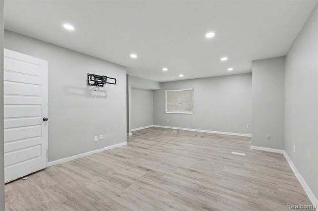 25974 Powers Avenue, Dearborn Heights, MI 48125