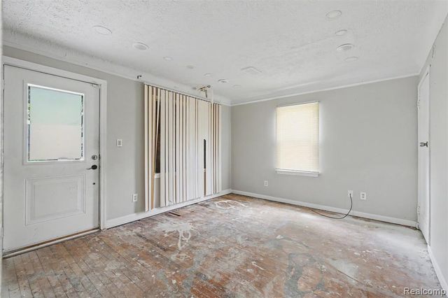 25974 Powers Avenue, Dearborn Heights, MI 48125