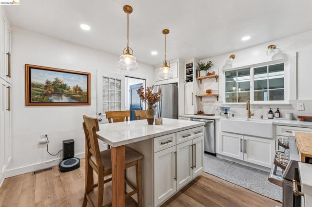 1720 Auseon Ave, Oakland, CA 94621