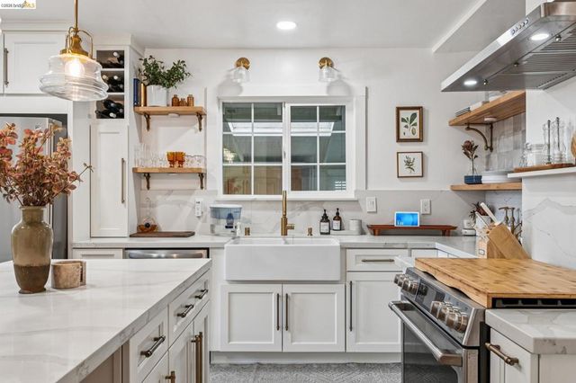 1720 Auseon Ave, Oakland, CA 94621