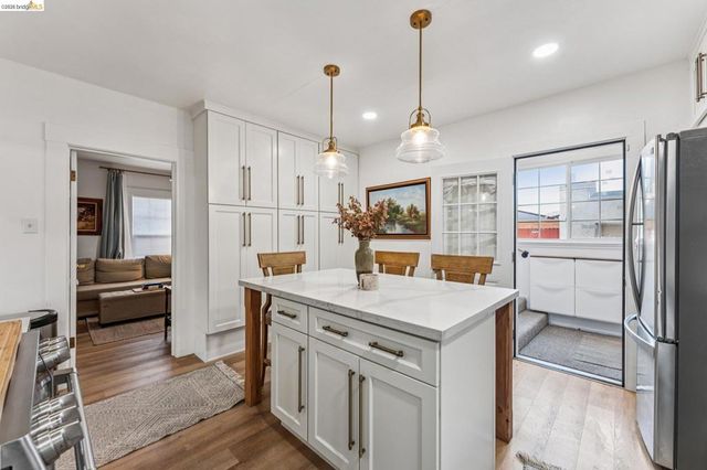 1720 Auseon Ave, Oakland, CA 94621