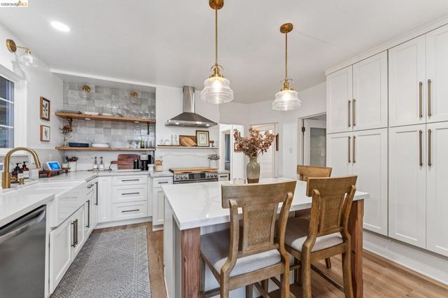 1720 Auseon Ave, Oakland, CA 94621