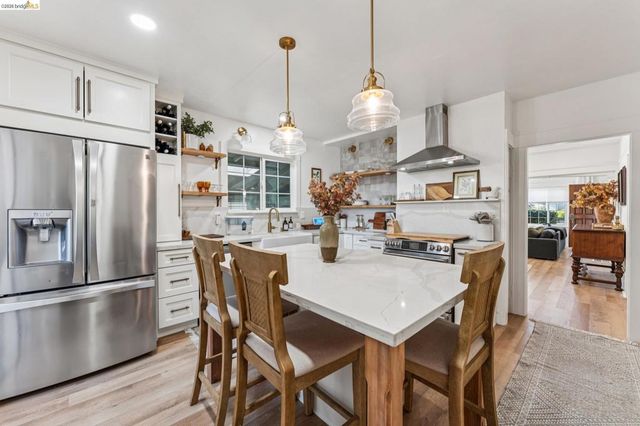 1720 Auseon Ave, Oakland, CA 94621