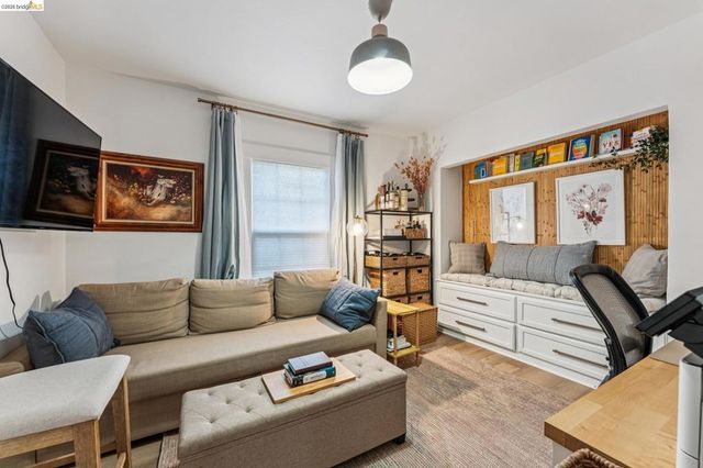 1720 Auseon Ave, Oakland, CA 94621