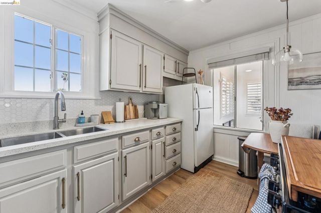 1720 Auseon Ave, Oakland, CA 94621