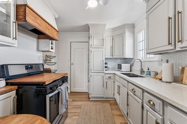 1720 Auseon Ave, Oakland, CA 94621