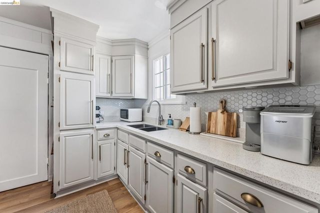 1720 Auseon Ave, Oakland, CA 94621