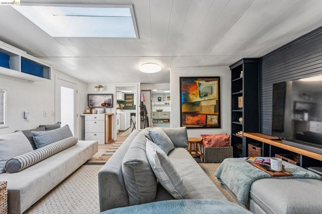 1720 Auseon Ave, Oakland, CA 94621