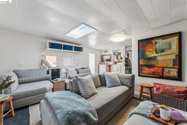 1720 Auseon Ave, Oakland, CA 94621