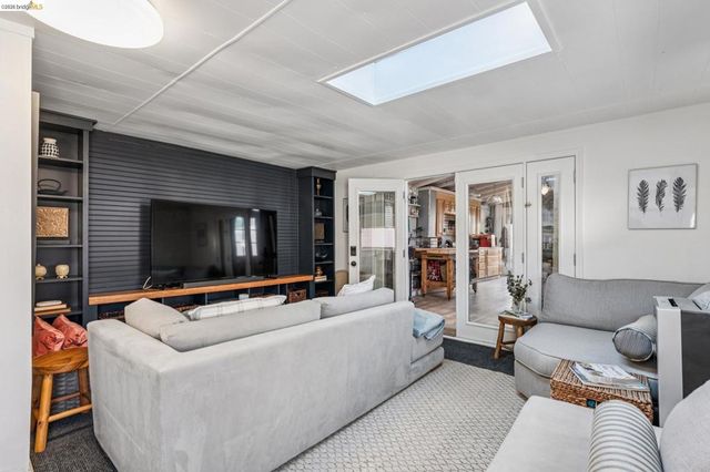 1720 Auseon Ave, Oakland, CA 94621