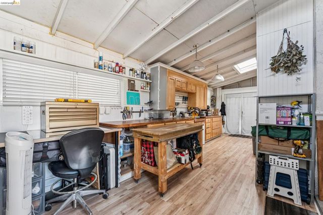 1720 Auseon Ave, Oakland, CA 94621