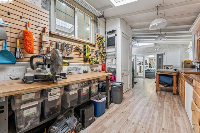 1720 Auseon Ave, Oakland, CA 94621