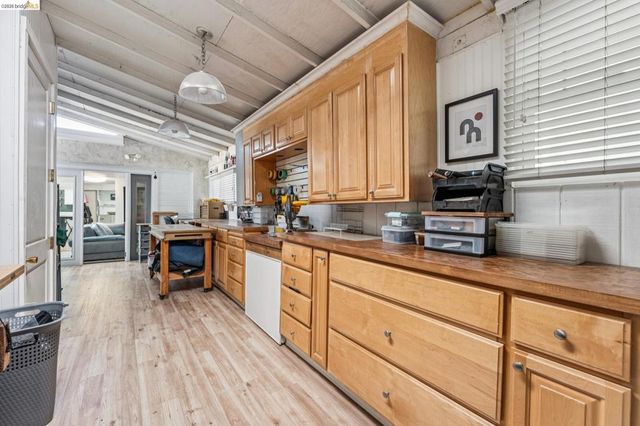 1720 Auseon Ave, Oakland, CA 94621