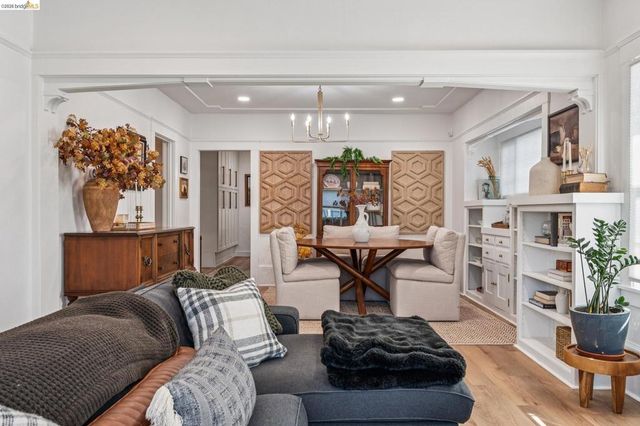 1720 Auseon Ave, Oakland, CA 94621