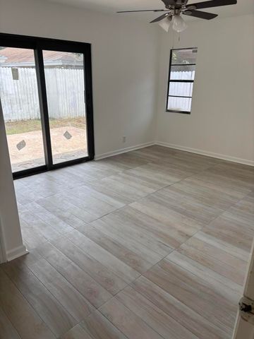 7433 SW 13TH Street SW, North Lauderdale, FL 33068