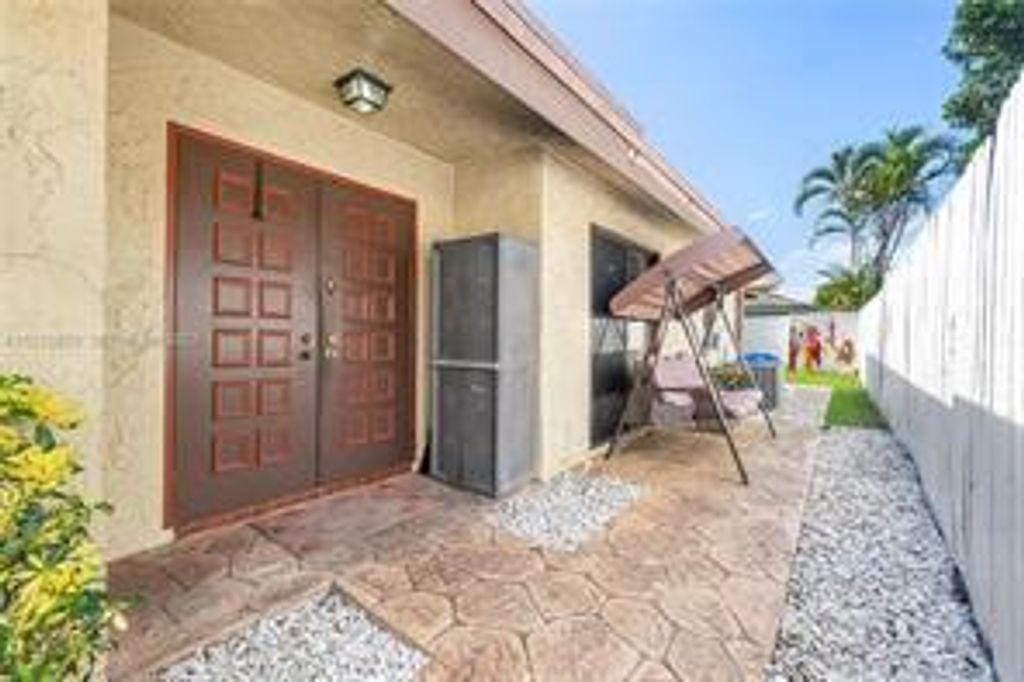 7433 SW 13TH Street SW, North Lauderdale, FL 33068