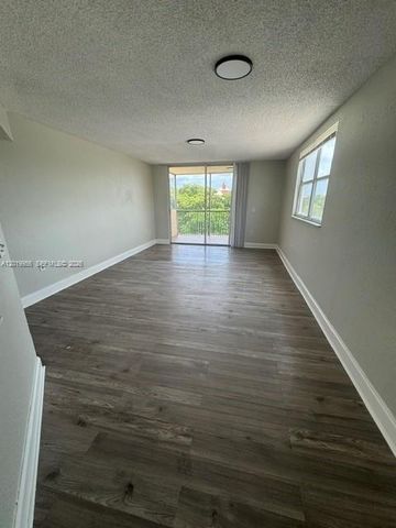 8323 Lake Dr 506, Doral, FL 33166