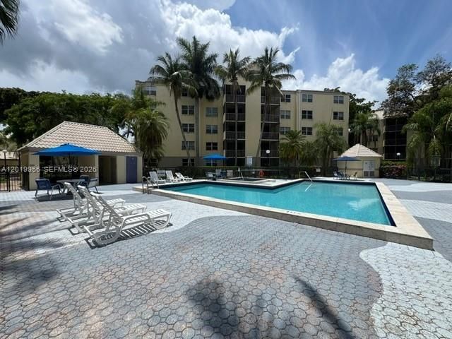 8323 Lake Dr 506, Doral, FL 33166