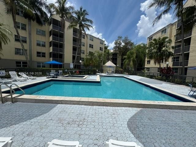 8323 Lake Dr 506, Doral, FL 33166