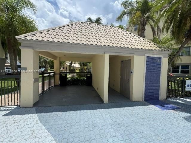 8323 Lake Dr 506, Doral, FL 33166