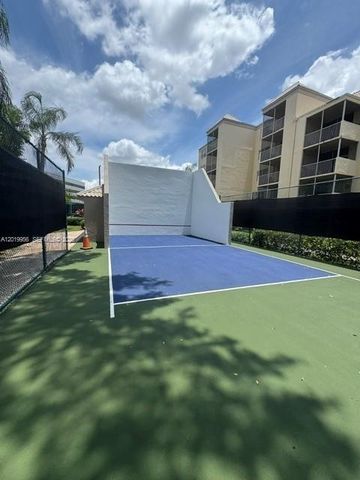 8323 Lake Dr 506, Doral, FL 33166