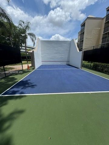 8323 Lake Dr 506, Doral, FL 33166