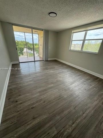 8323 Lake Dr 506, Doral, FL 33166