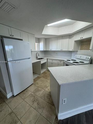8323 Lake Dr 506, Doral, FL 33166