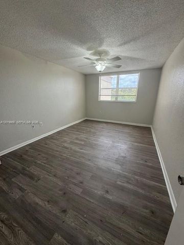 8323 Lake Dr 506, Doral, FL 33166