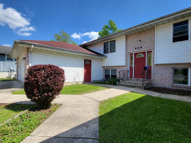 929 Monterrey Court C, Crown Point, IN 46307
